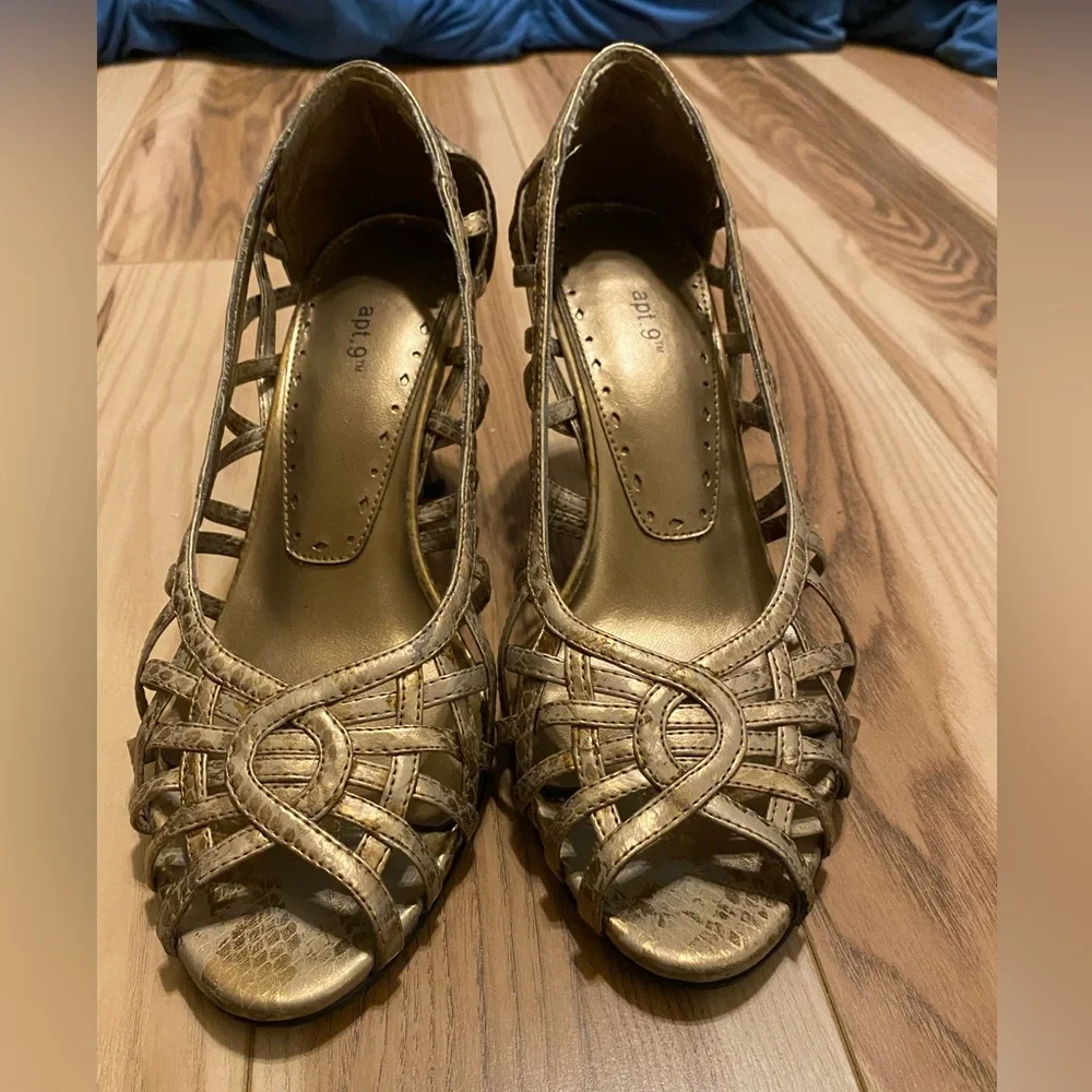 Apt 9 Bronze Cutout Heels - Size 8.5 - Picture 2 of 3